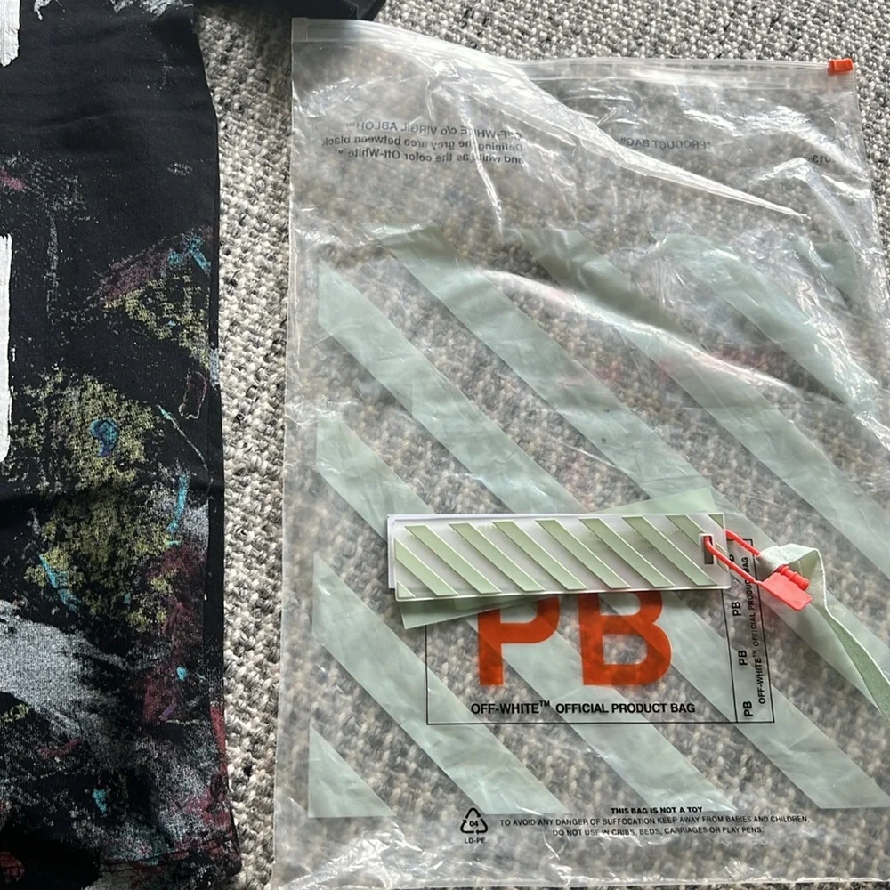 Off white Galaxy Men’s Tee Size S Used Extremely Rare Perfect Condition - Picture 7 of 9